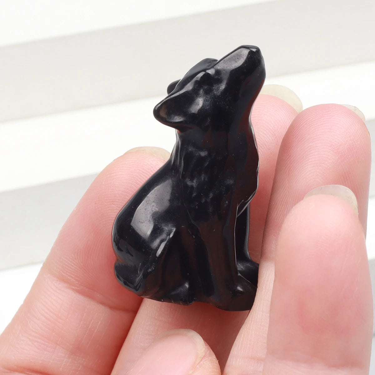 Crystal Howling Wolf Figurines – Hand-Carved Natural Stone Animal Wolves Figures for Chakra Energy Healing & Home Décor