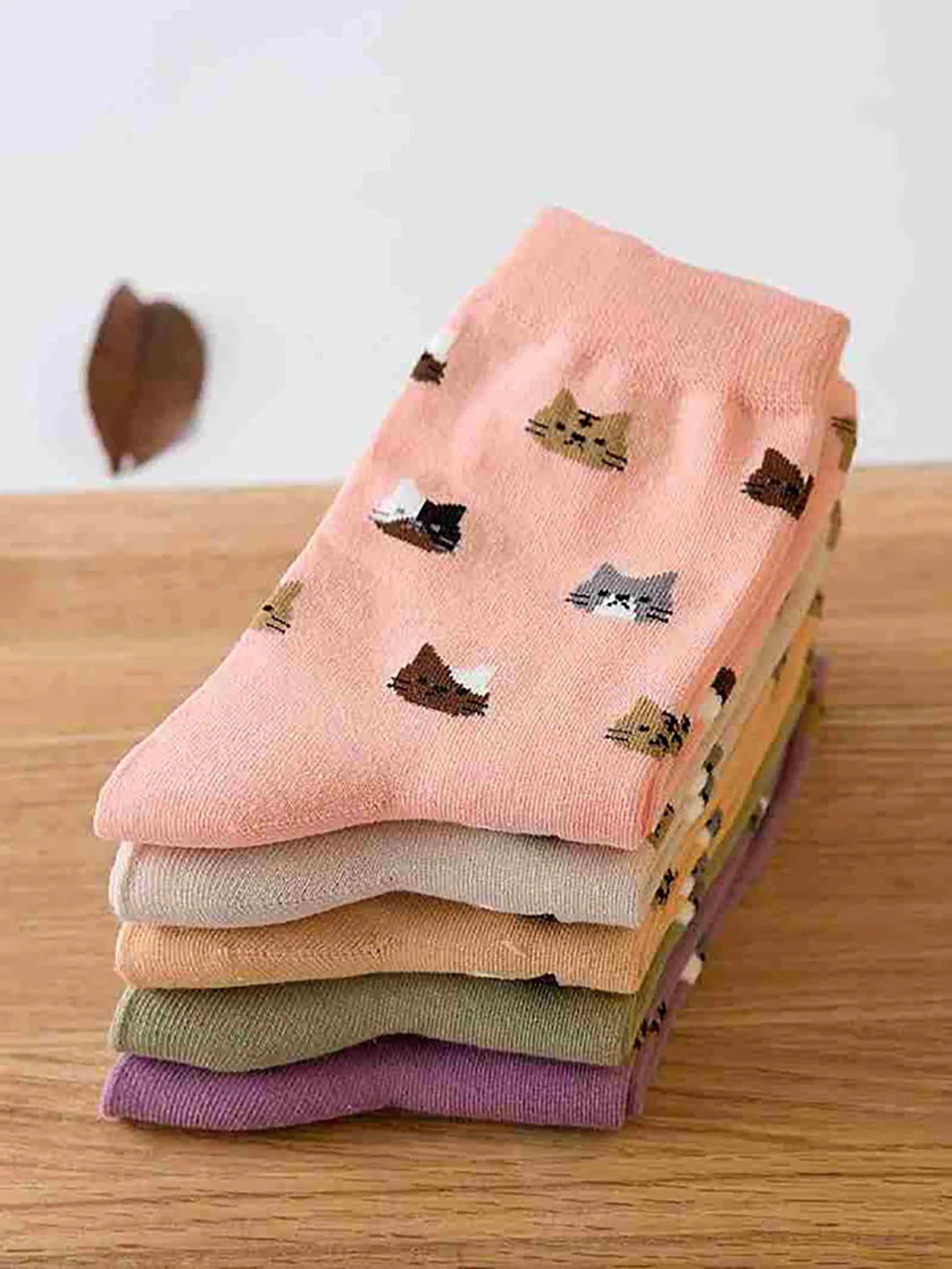 5 Pairs Women’s Cat Print Socks – Cute & Comfy Mid-Tube Socks for Everyday Wear