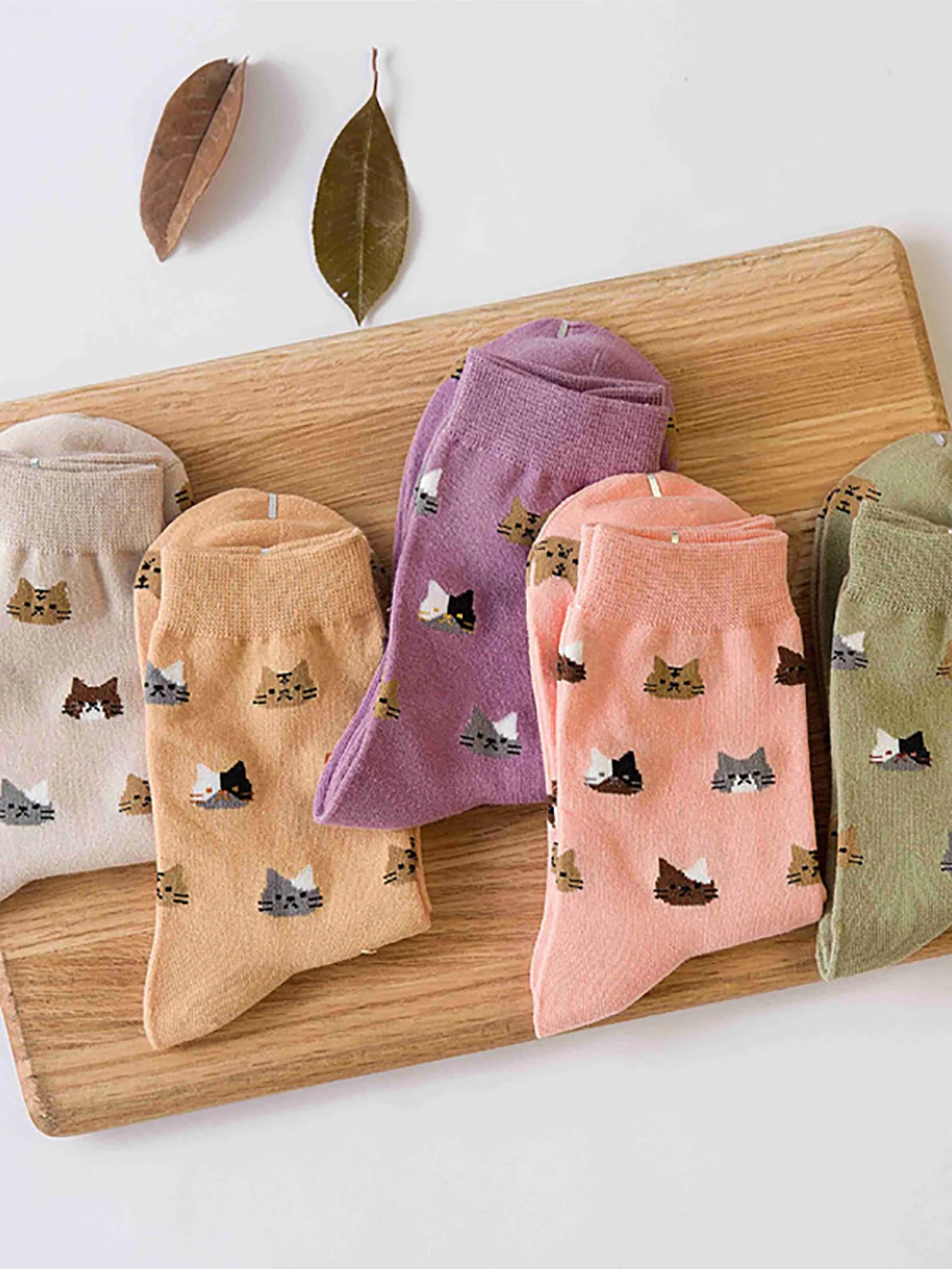5 Pairs Women’s Cat Print Socks – Cute & Comfy Mid-Tube Socks for Everyday Wear